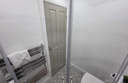 #18 Anfield 5 min walk Sleeps 7 4BR 5Bed 3Bathrms - Photo 43