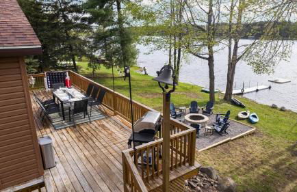 Lake Front ~ Firepit ~ Kayaks ~ SUPs ~ Yard Games - Foto 1