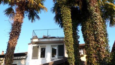 Elegant Traditional Home Steps from the Lake, with Garden and Panoramic Terrace - Photo 3