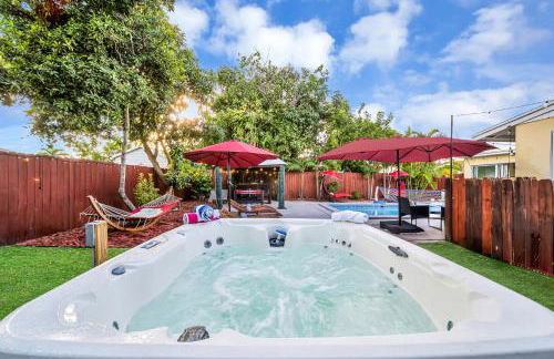 Heated Pool Spa BBQ Pool Table WiFi Near Beach-Downtown Fun - Foto 1