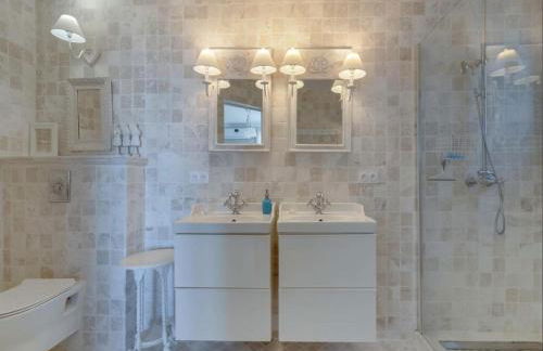 Luxury Villa with Jacuzzi in Les Issambres - Foto 64