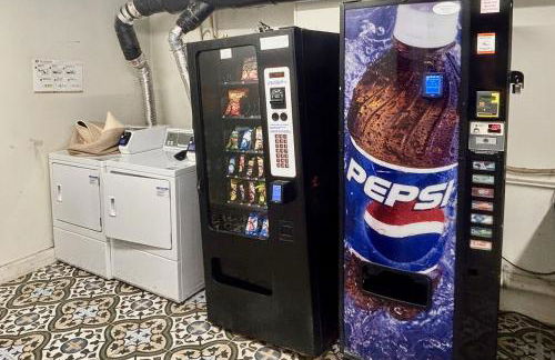 Uptown Funk Getaway with Parking & Walk To Stadiums, Nightlife - Foto 26