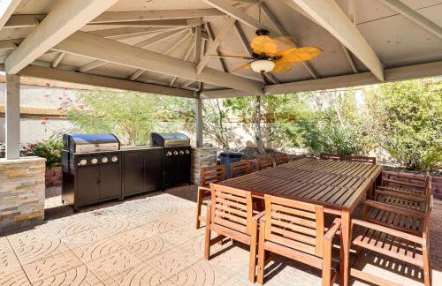 4,300-Sq-Ft Villa in West Vegas with Pool and Games! - Foto 35