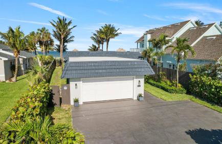 Oceanfront Cocoa Beach Vacation Home Private Beach, Tiki Bar & Family Fun - Foto 44