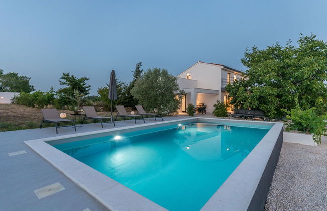 Villa Blackwood - Photo 1