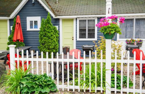 Cottage 1-2 -2 Bedroom 1 Bath End Unit with Kitchenette Private Courtyard Pet Friendly fee applies - Photo 1