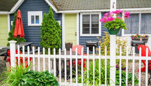 Cottage 1-2 -2 Bedroom 1 Bath End Unit with Kitchenette Private Courtyard Pet Friendly fee applies - Foto 1