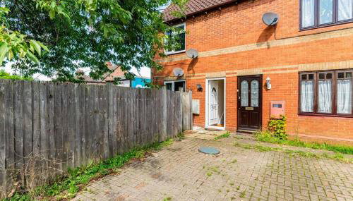 Cosy Milton Keynes Retreat with 2 Bedrooms - Foto 2, Garden, Garden view