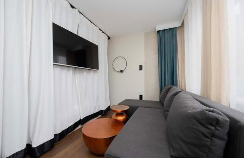 Central Warsaw Modern Studio with AC and next to the Metro by Noclegi Renters - Foto 7