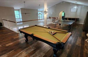 Large Hillside Retreat with Pool and Hot Tub - Foto 46