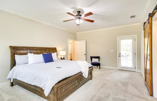 Stylish Hephzibah Home with Fire Pit and Theater Room! - Foto 10