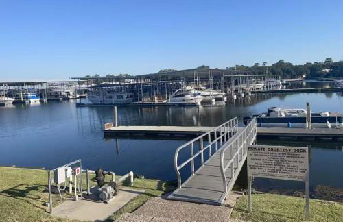 Luxury Lakefront Escape on Lake Conroe - Photo 28