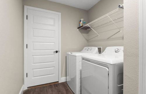 Pet-friendly, Heated Pool, Close to Everything 3 Bedroom Home - Foto 21