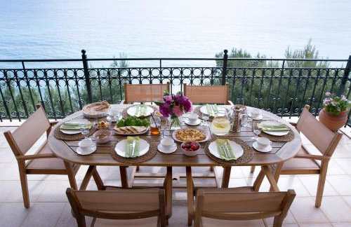 Avra Private Suites - Photo 62