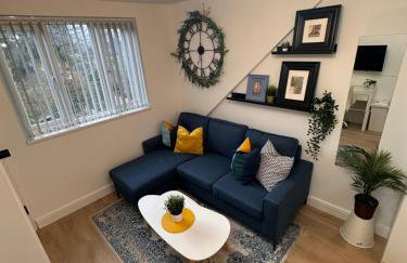 Luxury Self-Contained Studio Apartment near QE Hospital R1 - Photo 22