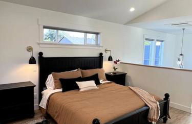 Custom Built Cottage in Downtown with Pool - Foto 3