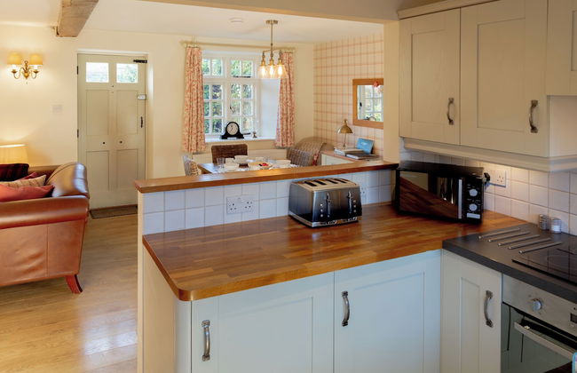 Jasmine Cottage-2BD in Heart of Bourton - Photo 23