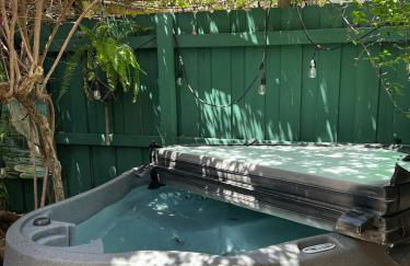 Tango Mango House with Private Hot Tub - Foto 8