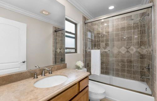 Luxury 2-Bedroom Condo in Studio City - Foto 14