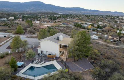 Heated Pool and Jacuzzi, Scenic Mountain View, Lux and Cozy, - Foto 30