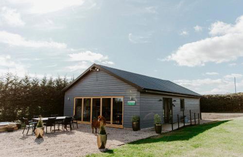 King Richard's Luxury Lodge - Sleeps up to 8, Dog Friendly, Near Sherwood Forest at Fairview Farm in Nottingham set in 88 acres and great for Groups, Family Gatherings & Corporate events - Foto 10