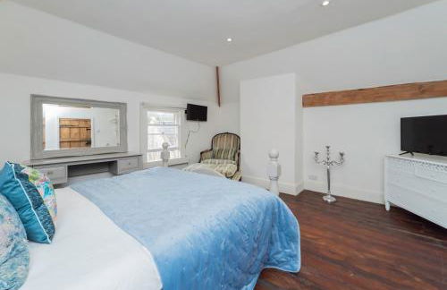 Heron Stays Bath- Boutique Period Group Properties, Parking for 4 Cars, Just 3 Miles to Bath Central, Sleeps 14 - Photo 20