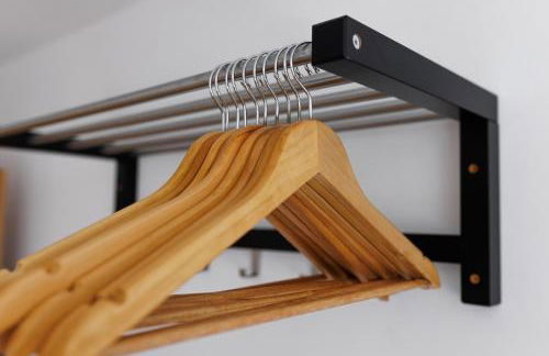 Flatzy - Prime City Apartment with Free Parking & Ping Pong Table - Foto 6