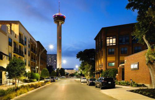 Stylish 2BR w Pool,Gym,Prking-Near Rvrwalk & Dome - Foto 31