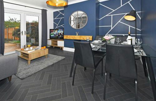 Moonlight House - sleeps 7, driveway, garden - Photo 6