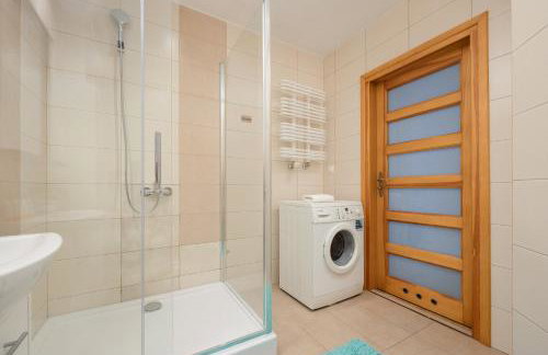 Apartament na Parterze z Parkingiem i Biurkiem do Pracy Zdalnej w Piasecznie by Noclegi Renters - Foto 23