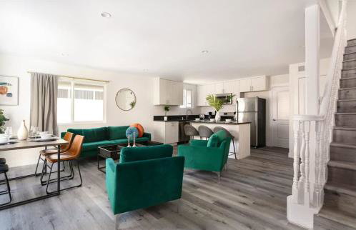 Relax in Spacious 3BR Apt Sleeps 8 and Parking - Foto 2