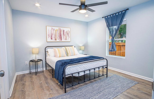 Spacious Delightful 4 BR/ 3 BA Close to Downtown - Foto 7