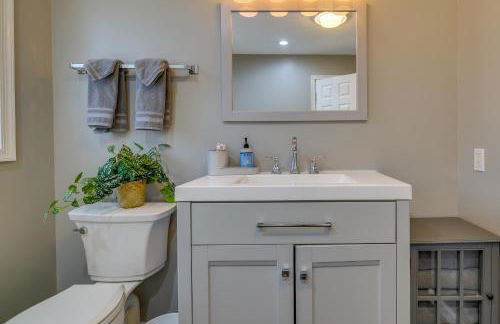 Lovely Poconos Cabin with Resort Amenities! - Foto 14