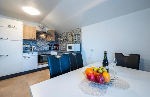 Amazing Apartment In Krsan With Wifi - Photo 6