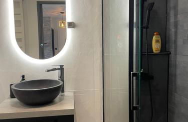 T2 rénové, jaccuzi, sauna, sièges massants, jardin, parking, métro - Foto 31