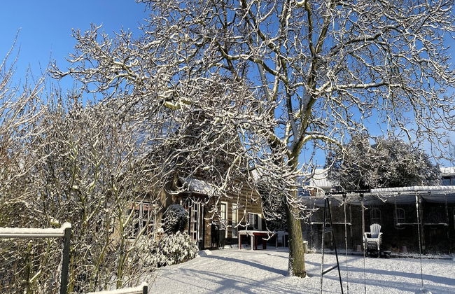 House Situated Peacefully on a Vast Green - Foto 22