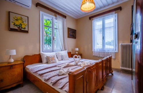 Elegant Private Residence in the Heart of the City 200m from the Beach - Photo 4