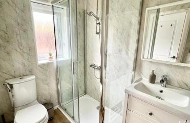 Peaceful modern home with garden and parking - Foto 12