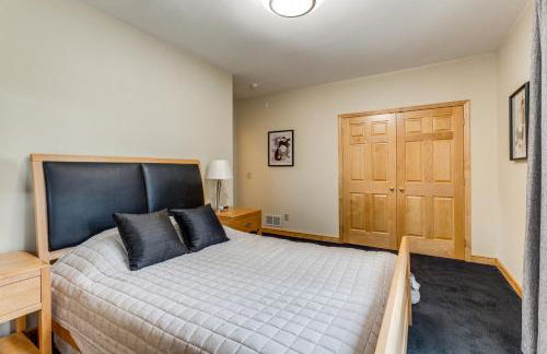 Luxe Long Lake Estate! Courts, Pool and Game Room - Foto 27