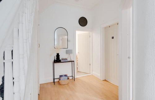 Stunning 5 bedroom home Wirral Birkenhead Sleeps 9- Free Parking-5G Internet - Foto 28