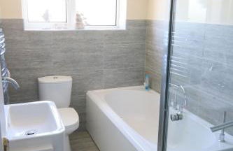 4 bed house 50 yards from the beach & lighthouse - Photo 22