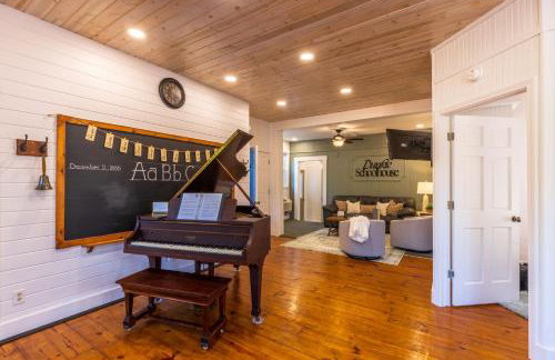 Cozy Spring Night HotTub Firepit PetFriendly Patio - Foto 1