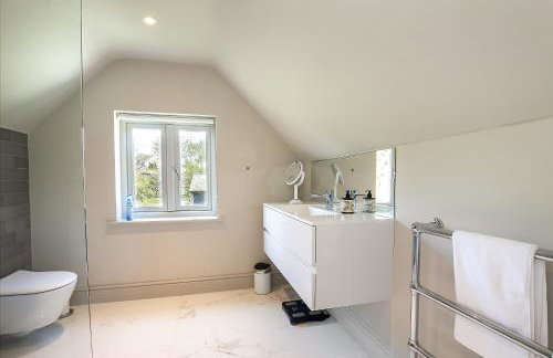 Field House - Stunning 3 Bedroom Home in Kingham! - Photo 10