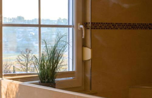 Lüftenblick - 2 Ferienwohnungen am Starnberger See, mit Terrasse oder Balkon, Weitblick, Sauna, Kamin, E-Ladestation - Foto 17