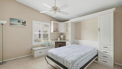 Cozy 2BR Mins to Lake Sumter Landing and Brownwood Paddock Square with BBQ, Workspace, Murphy Bed - Foto 4