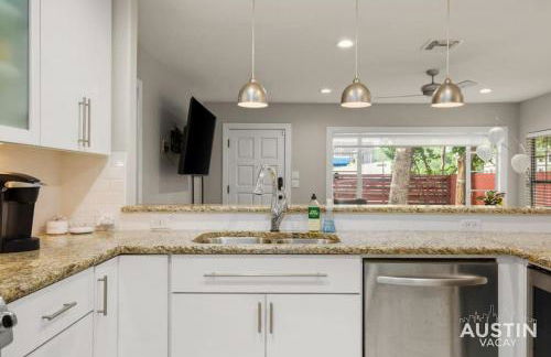 Gorgeous Home in Heart of Zilker with Full Kitchen - Foto 10