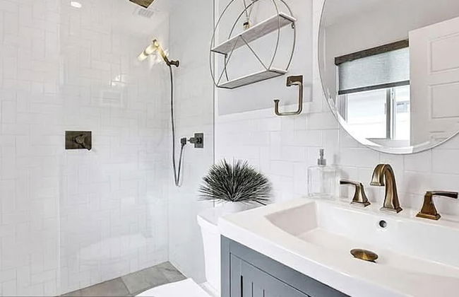 Beach Bliss 10 Mins to Waves 3BR Oasis With Pool - Foto 46