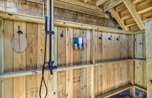 Walk to Bay and Boat Launch Beach House in Avon - Foto 30