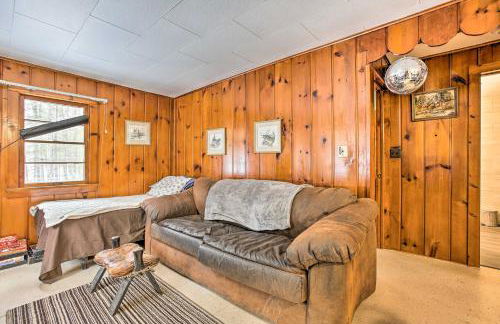 Remote Michigan Retreat on 10 Acres with Grill! - Foto 7