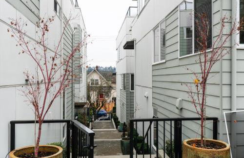 Lux Townhome With Parking and Rooftop Putting Green - Foto 32